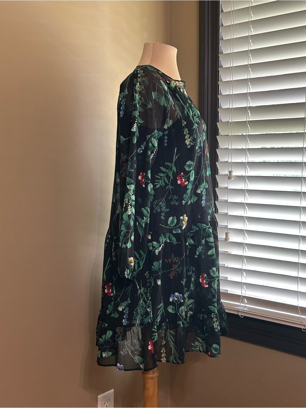 Banana Republic Swing Black Sheer Floral V-Neck Long Sleeve Dress - Picture 2 of 6